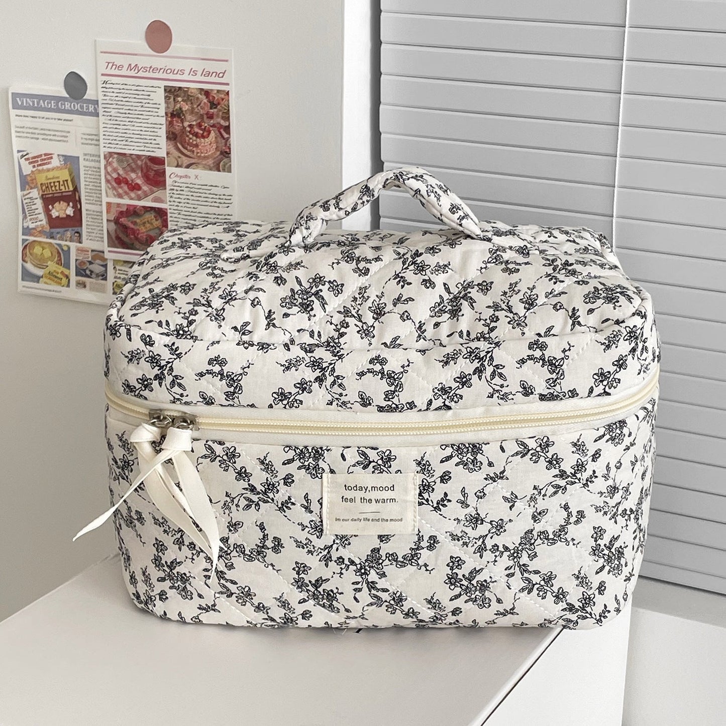 French Black And White Floral Makeup Bag Portable Travel Large Capacity Toiletry Organizer