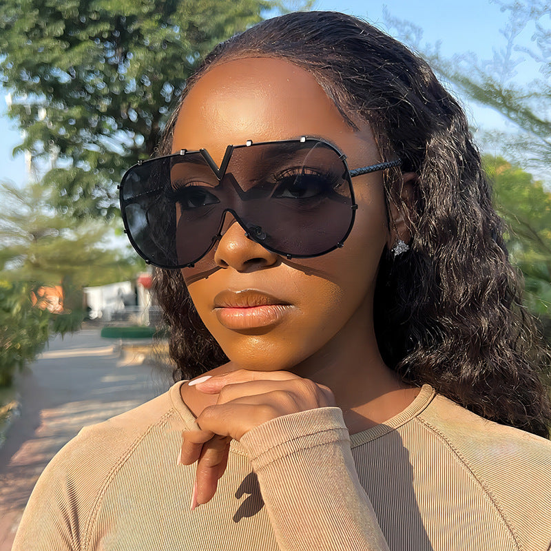 Fashion Metal Frame Oval Sunglasses Stylish Oversized UV400 Protection