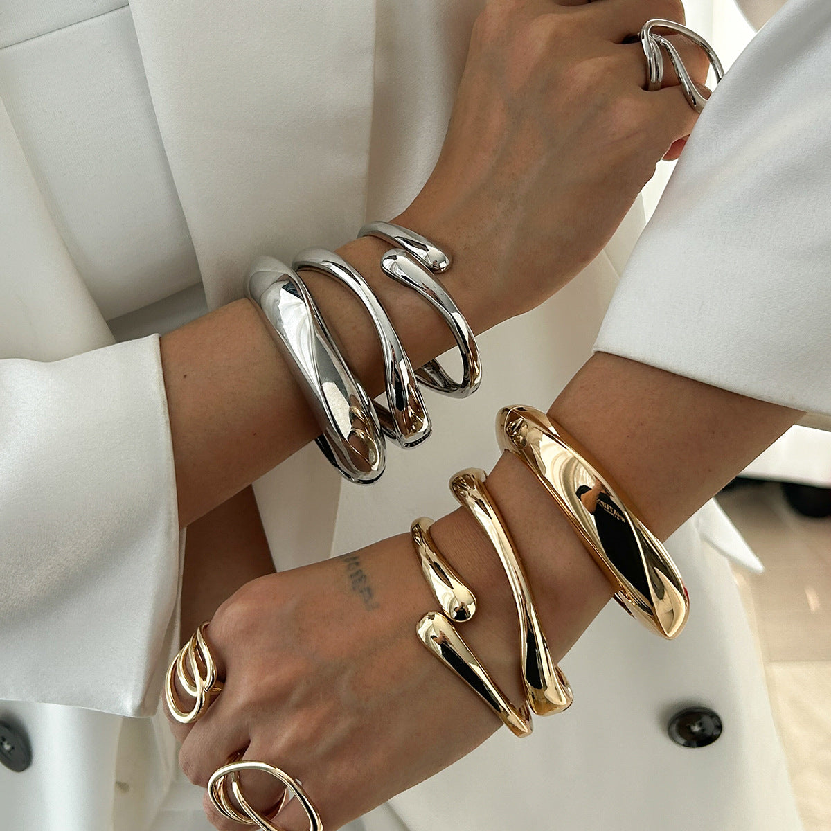 Fashionable Irregular Alloy Spring Bracelet Set