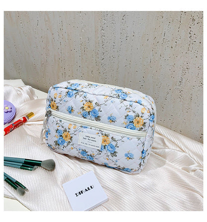 Flower Print Large Capacity Quilted Makeup Bag