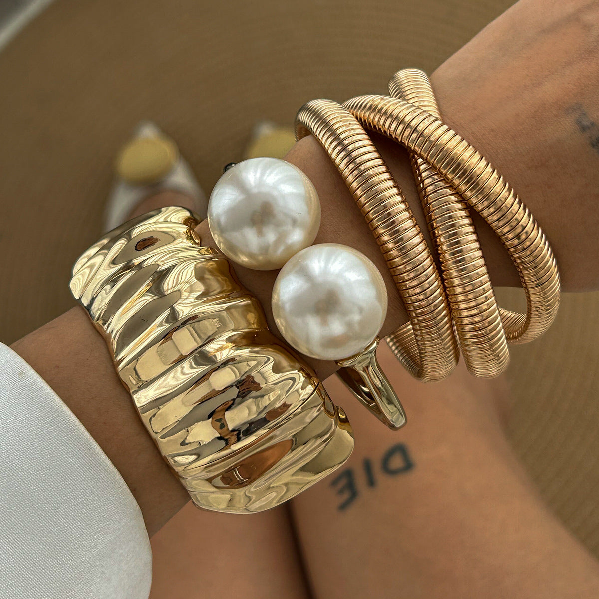 Vintage Metal Twist Line Bracelet Set With Irregular Ruffled Pearl