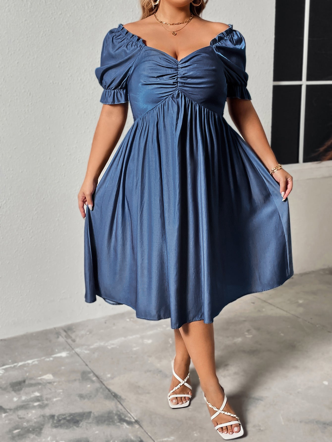 Elegant Blue Maxi Dress with V-Neck for Plus Size Women
