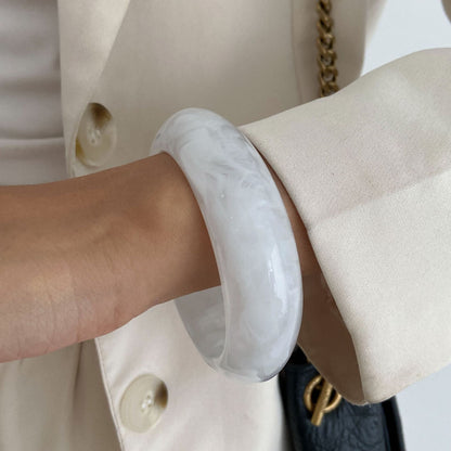 Fashionable Resin Bangles With Ombre Texture
