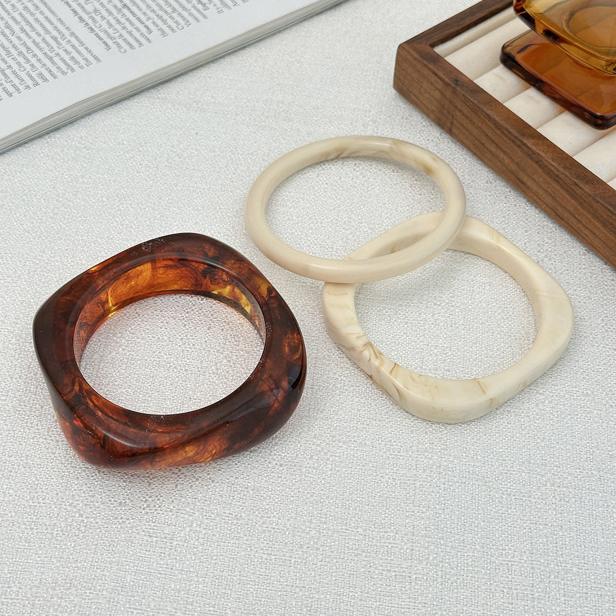 Retro Gradient Half-Transparent Resin Bracelet Minimalist Design