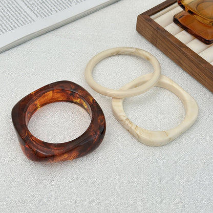 Retro Gradient Half-Transparent Resin Bracelet Minimalist Design