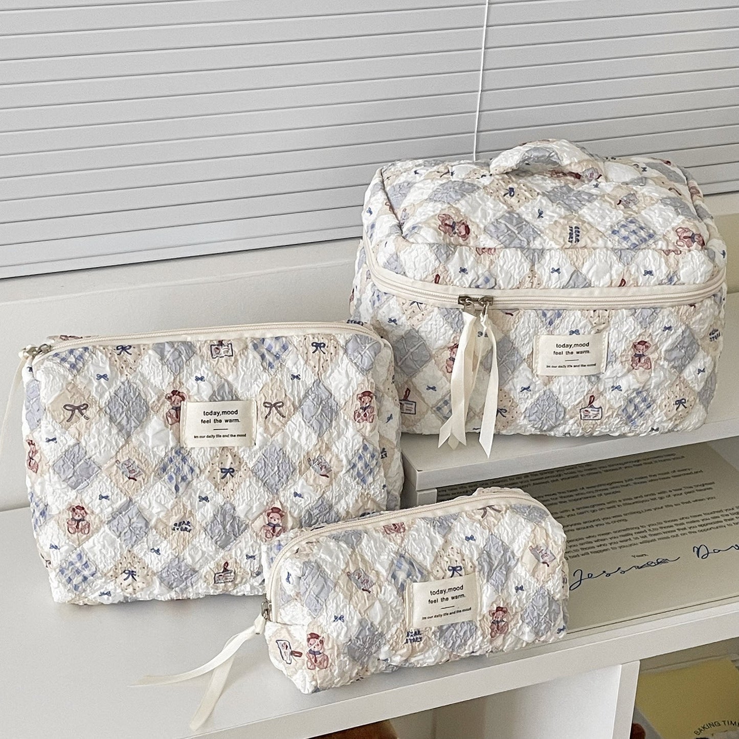 Bow Flower Large Capacity Makeup Bag Vintage Quilted Toiletry Pouch