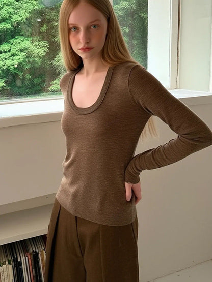 Elegant Long Sleeve T-Shirt with U-Neck Lightweight Knit