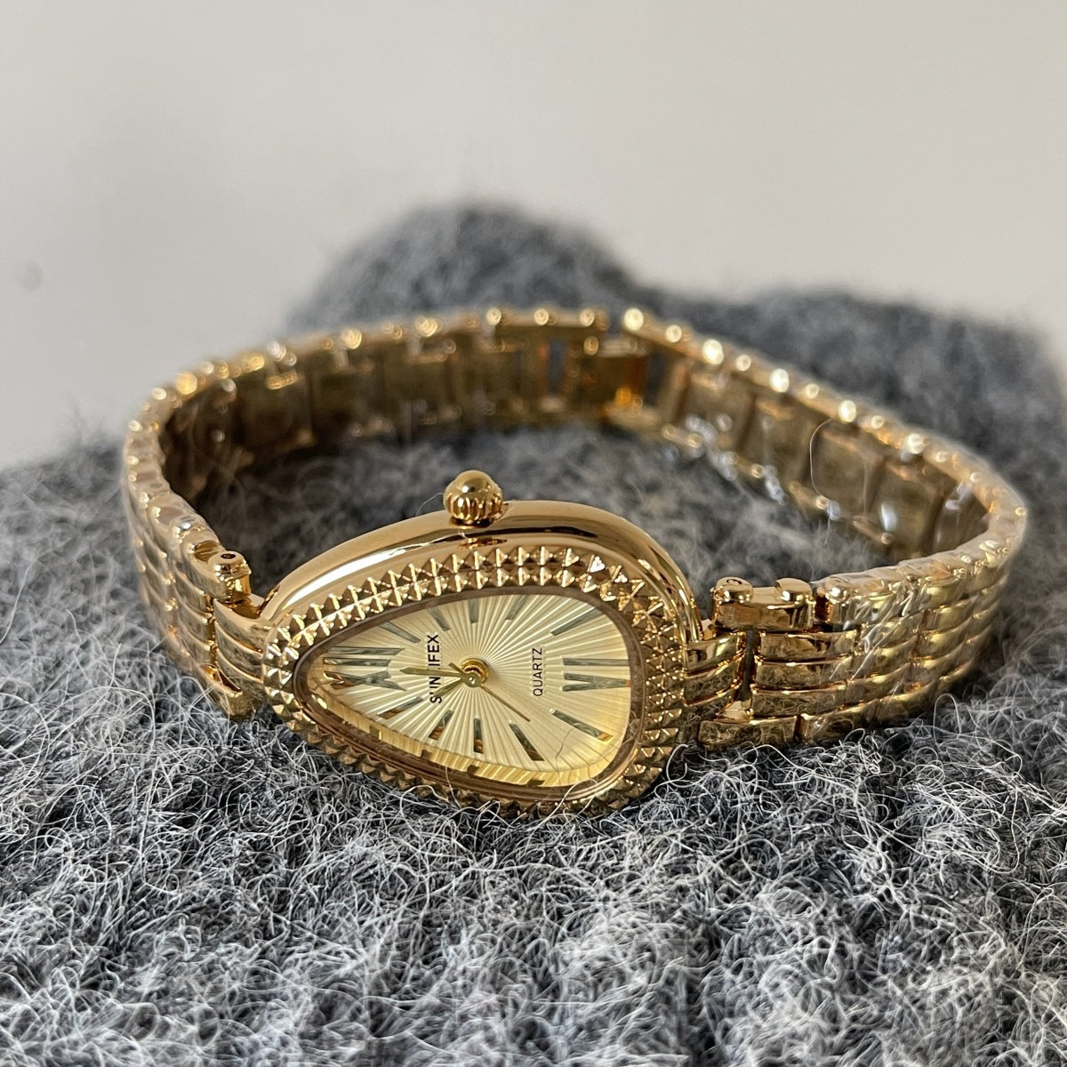 Elegant Gold Tone Stainless Steel Wrist Watch