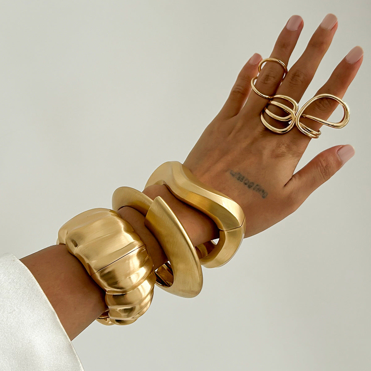 Fashionable Irregular Pleated Bracelet Set Zinc Alloy