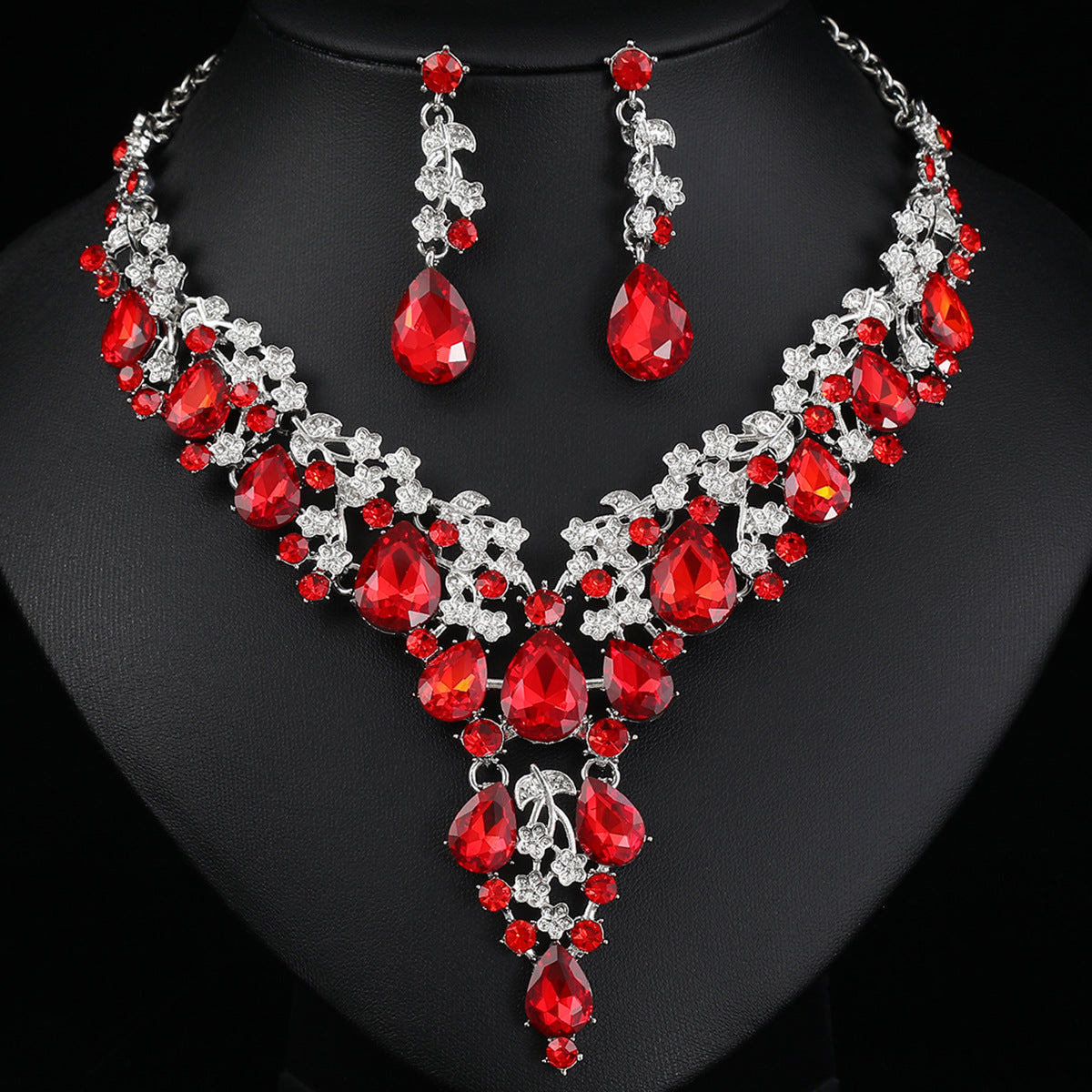 Elegant Floral Necklace and Earring Set in Alloy