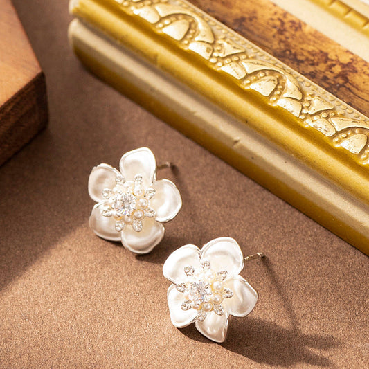 Chic Floral Pearl Stud Earrings - Elegant Copper & Enamel Design