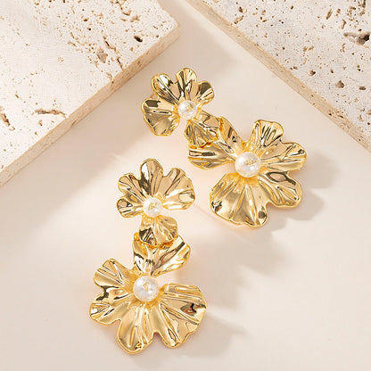 Exaggerated Floral Pearl Earrings For Women Stylish And Elegant