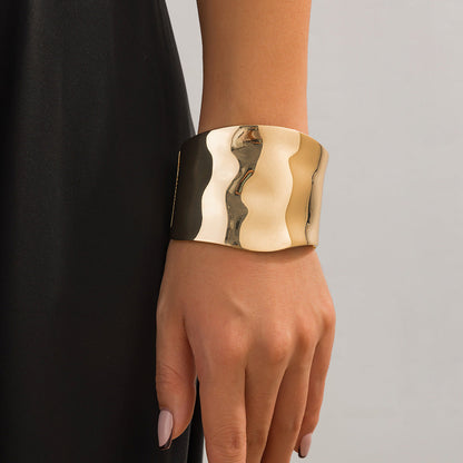 Vintage Square Metal Bracelet For Women Stylish Spring Bangle
