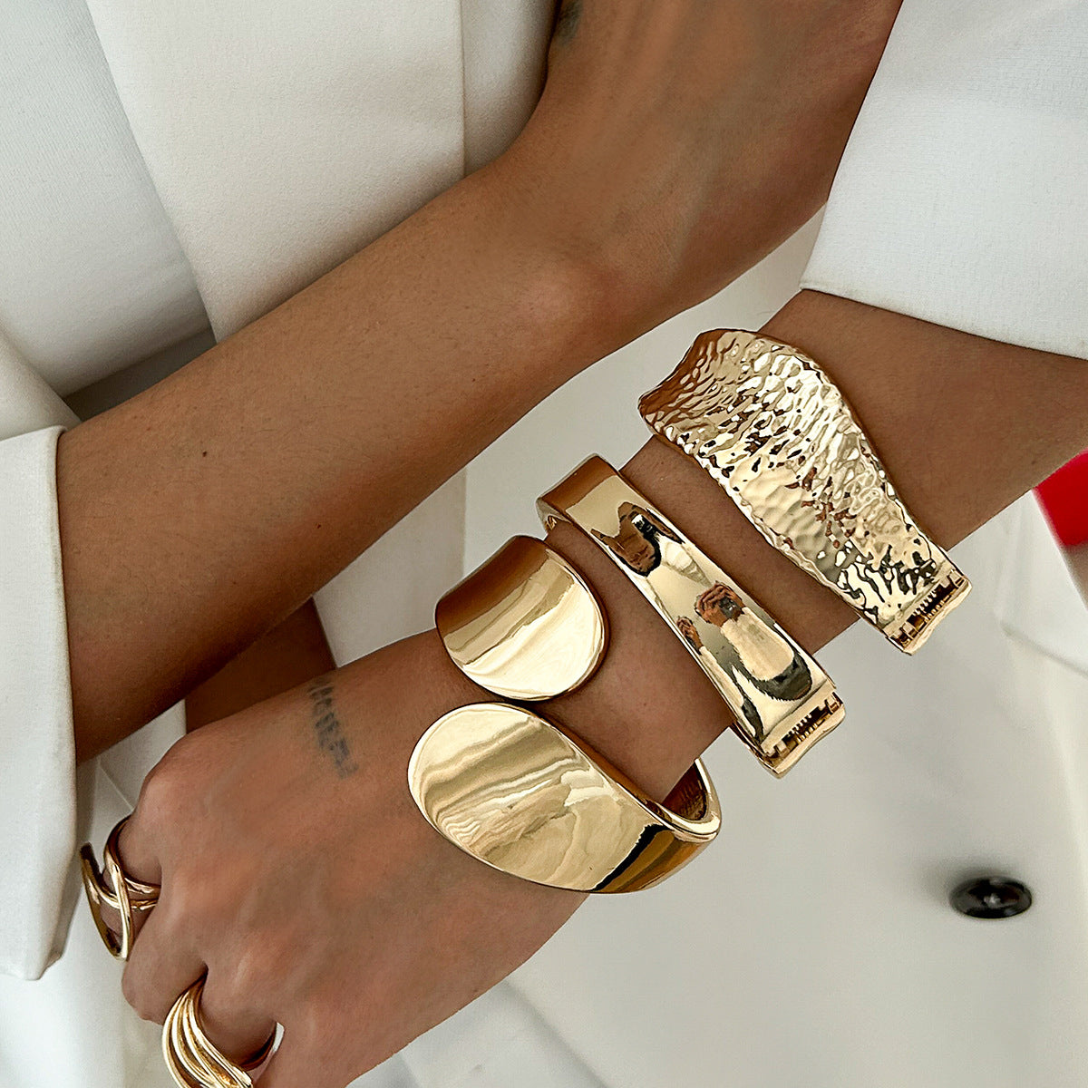 Stylish Geometric Oval Metal Bracelet - Fashionable Wide Cuff
