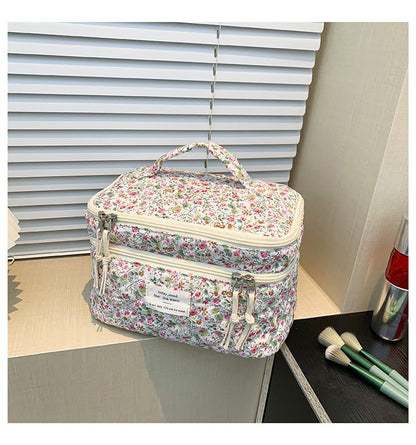 Flower Print Large Capacity Quilted Makeup Bag