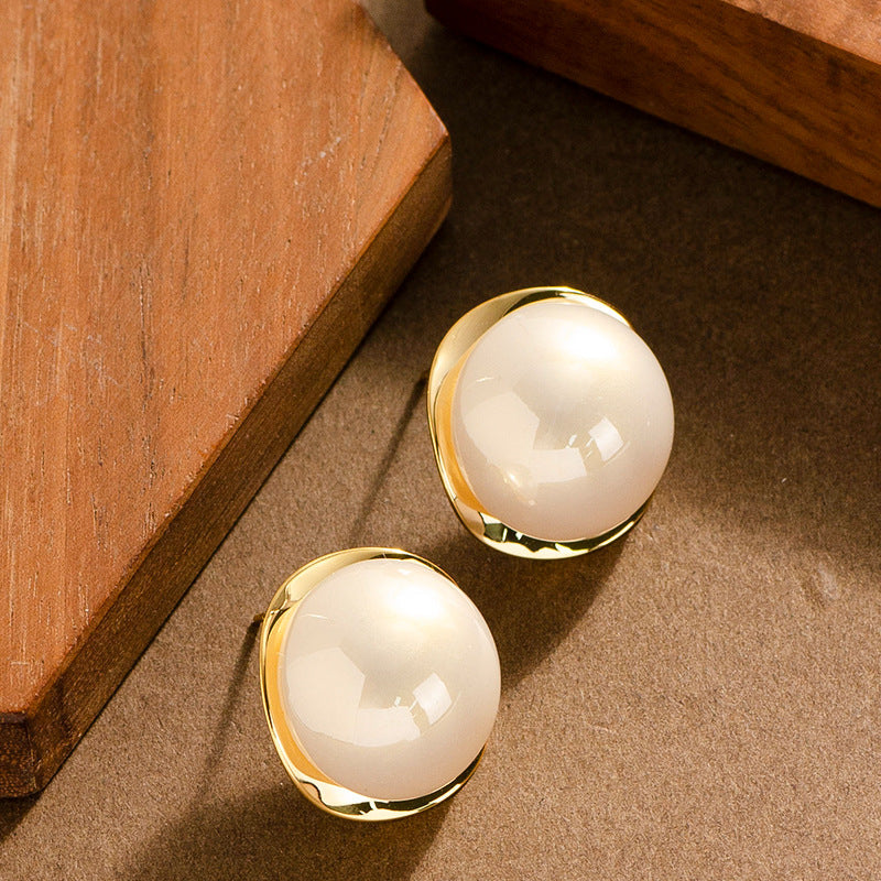 Elegant S925 Silver Stud Earrings With Half-Circle Pearl Design