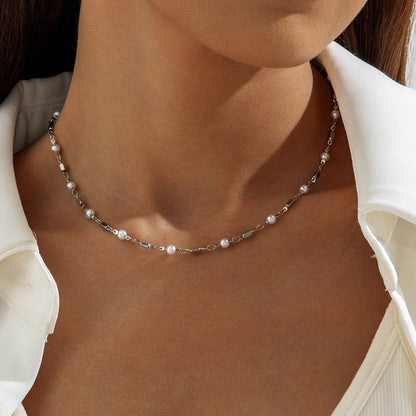 Trendy Minimalist Beaded Necklace With Resin Pendant
