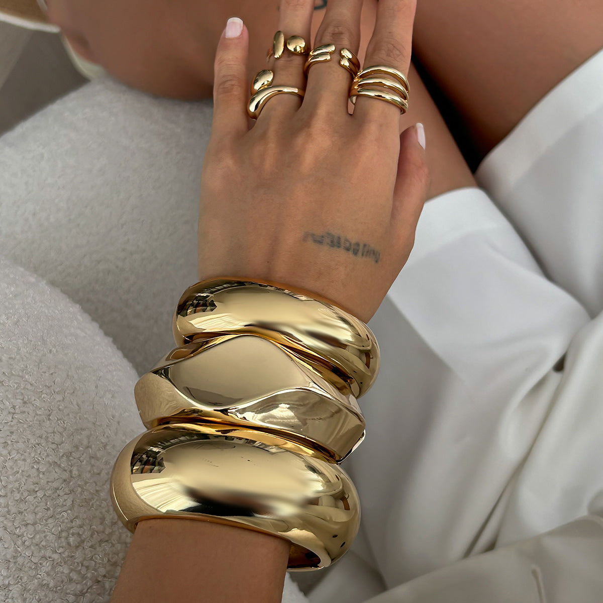 Geometric Spring-Loaded Open Bracelets with Unique Design