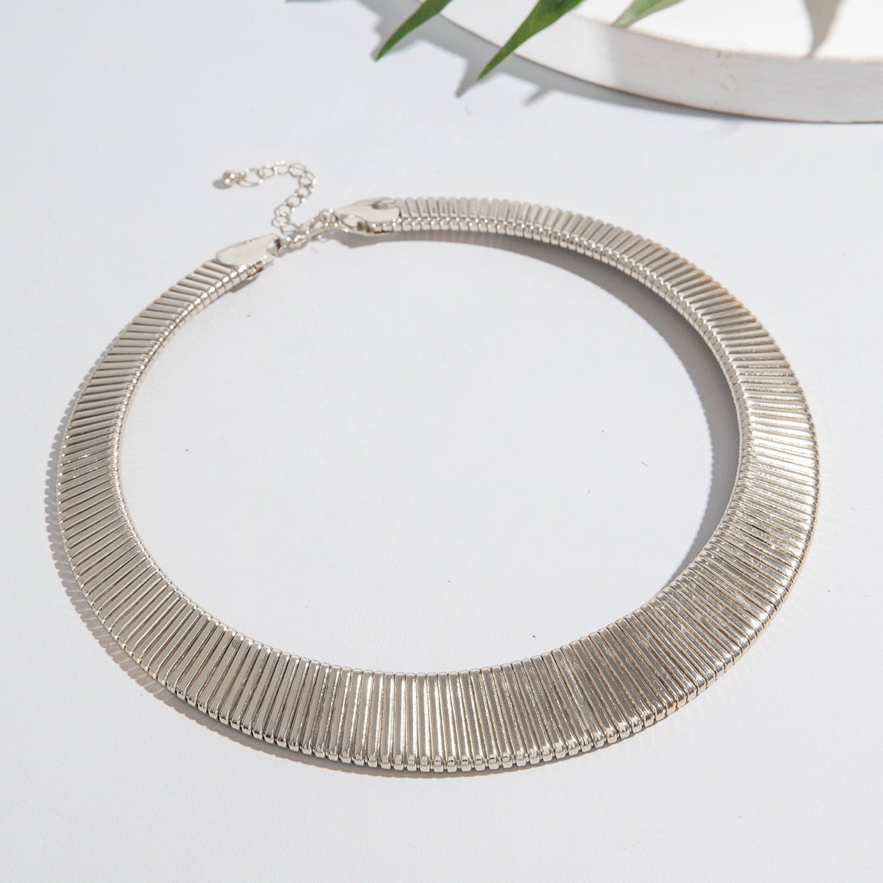 Trendy Geometric Metal Choker Necklace