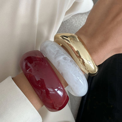 Fashionable Resin Bangles With Ombre Texture