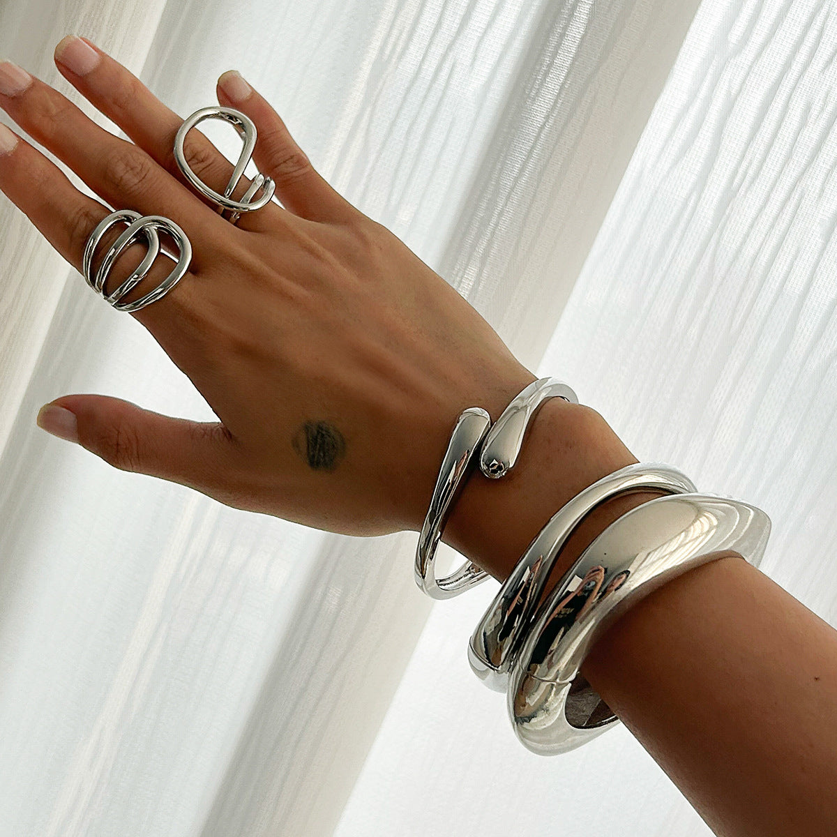 Fashionable Irregular Alloy Spring Bracelet Set