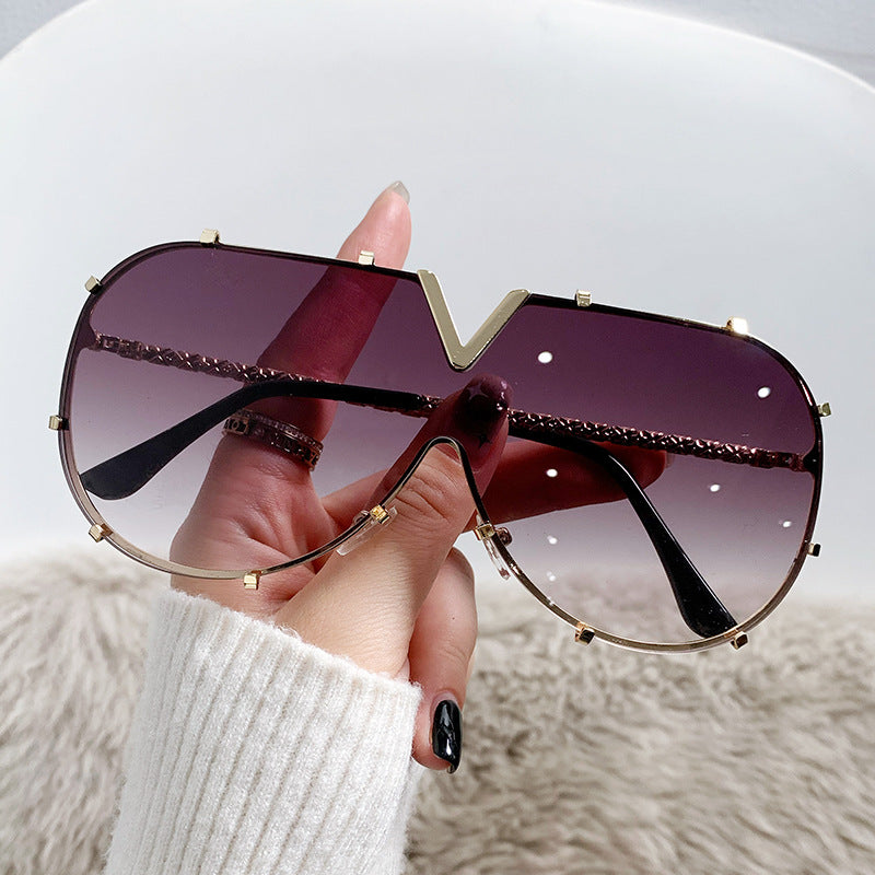 Fashion Metal Frame Oval Sunglasses Stylish Oversized UV400 Protection