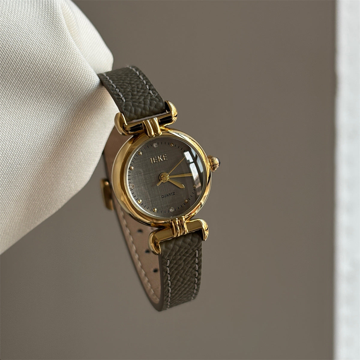 Minimalist Small Dial Leather Strap Quartz Watch