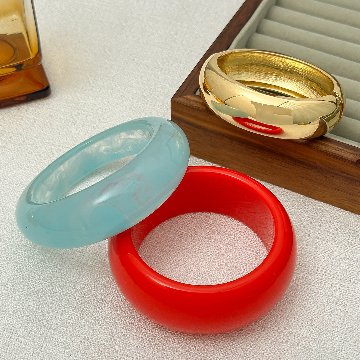 Fashionable Resin Bangles With Ombre Texture