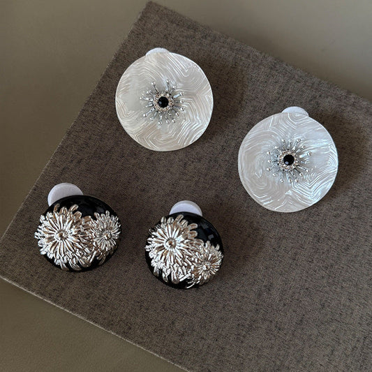 Vintage Flower Round Shape Stud Earring