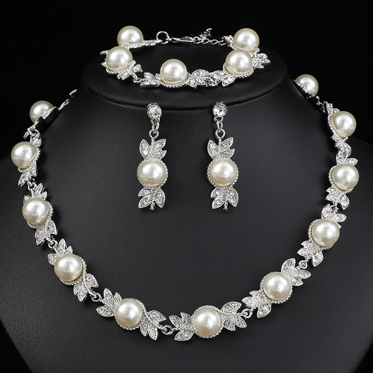 Trendy Retro Pearl Necklace Set for Women