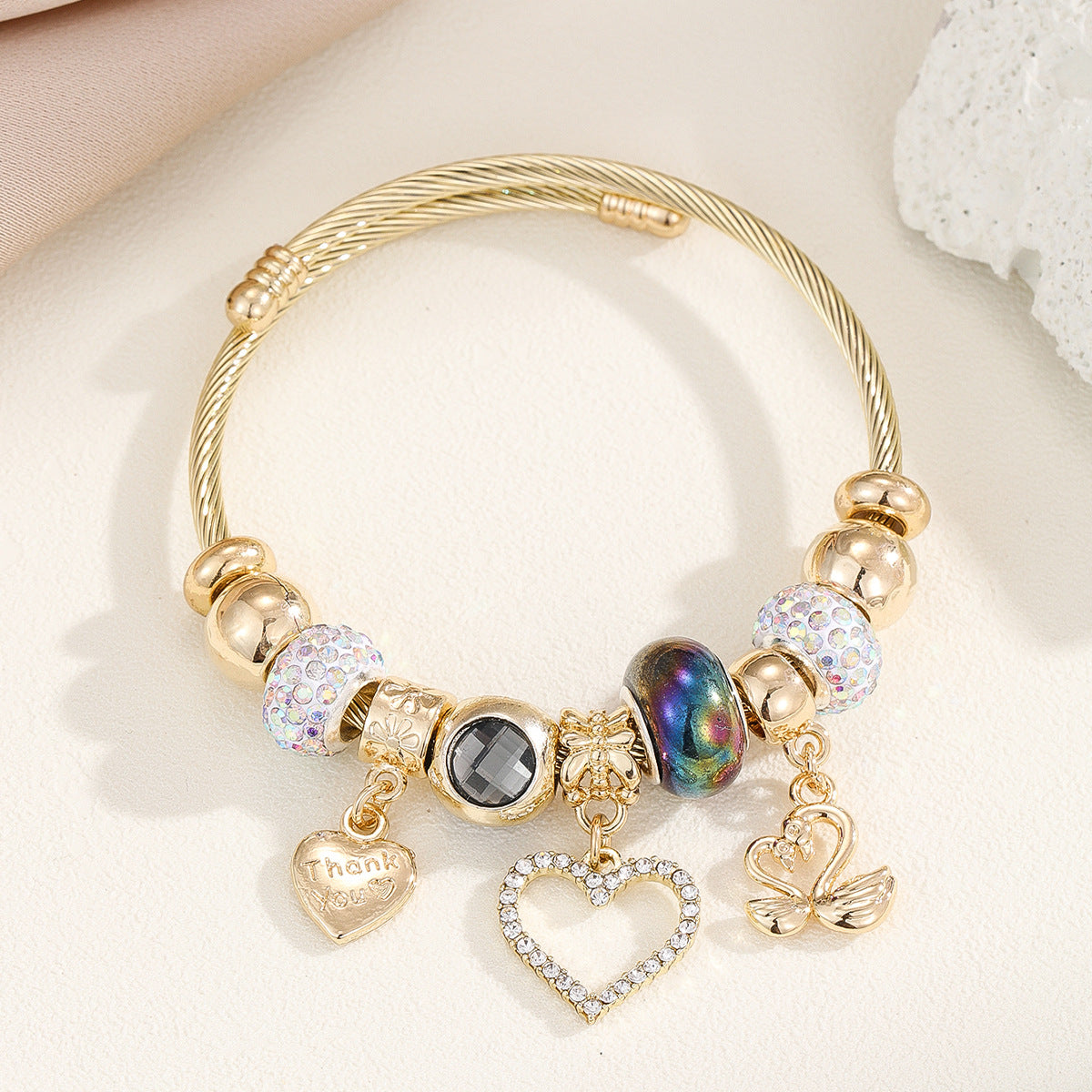 Fashionable Adjustable Gold Stainless Steel Bracelet Elegant Heart Design