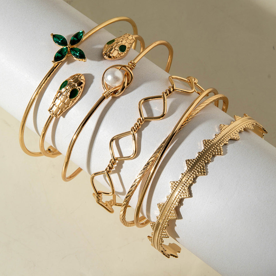 Heart-Shaped Emerald Gemstone Bracelet Set With Rhinestones