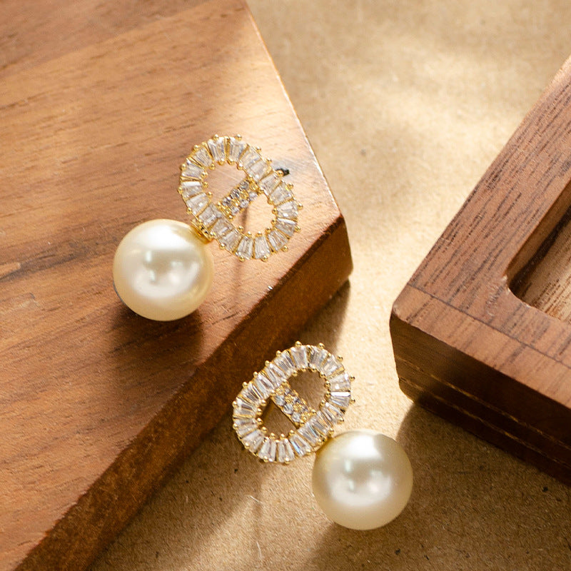 Elegant Cd Letter Pearl Stud Earrings With Rhinestones
