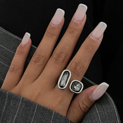 Exaggerated Black Heart Acrylic Diamond Ring Set Stylish Metal Thread Lips Ring