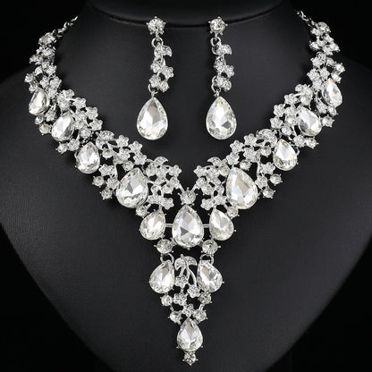 Elegant Floral Necklace and Earring Set in Alloy