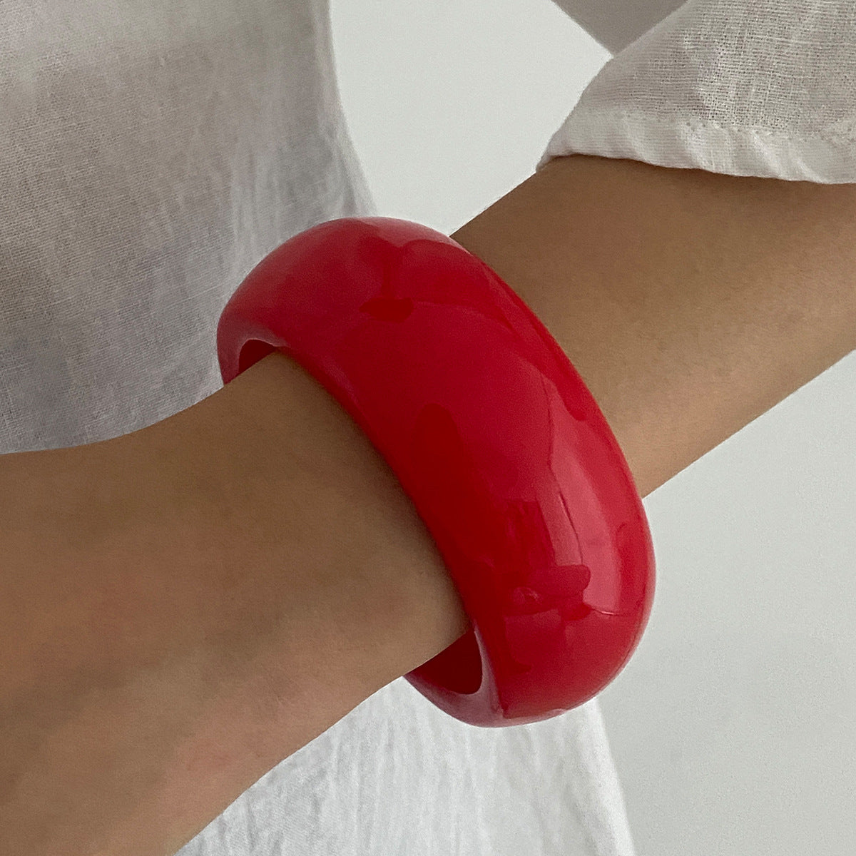 Fashionable Resin Bangles With Ombre Texture