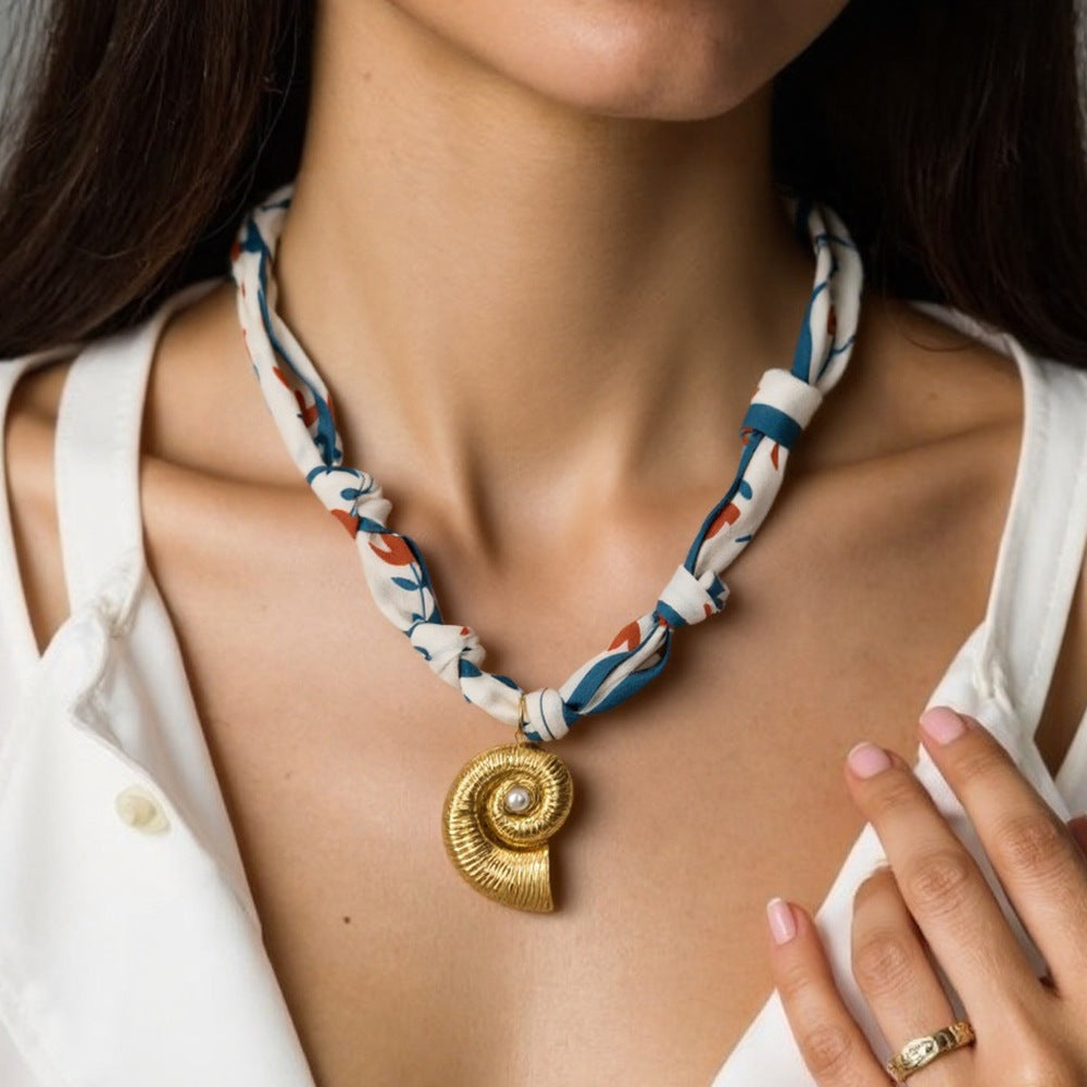 Stylish Shell Pendant Necklace 18K Gold Stainless Steel Choker