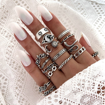 9-Piece Set Of Vintage Crying Face Rings, Playing Card Rings, Hollowed Out Love Rings, Daisy Rings, Alloy Chain Rings
