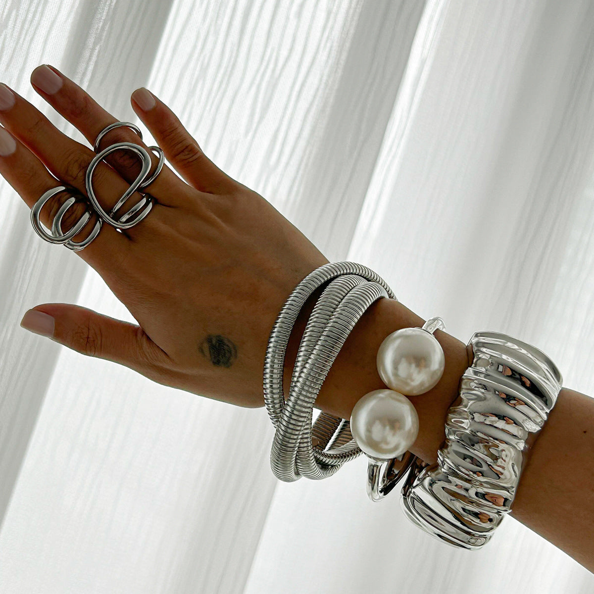 Vintage Metal Twist Line Bracelet Set With Irregular Ruffled Pearl