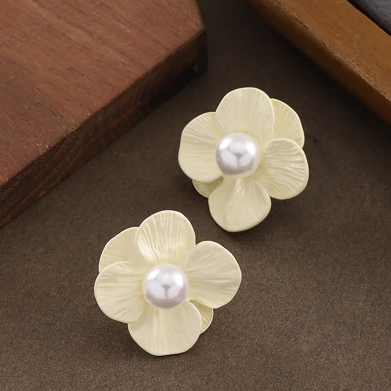 Chic Klein Blue Floral Pearl Earrings With Silver Pins