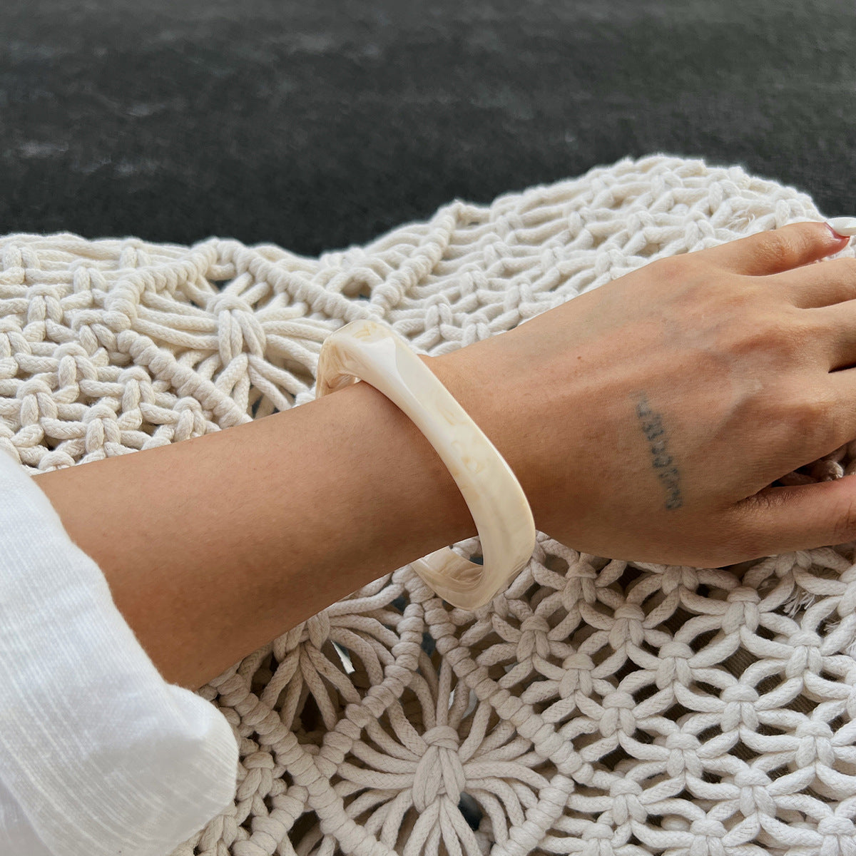 Retro Gradient Half-Transparent Resin Bracelet Minimalist Design