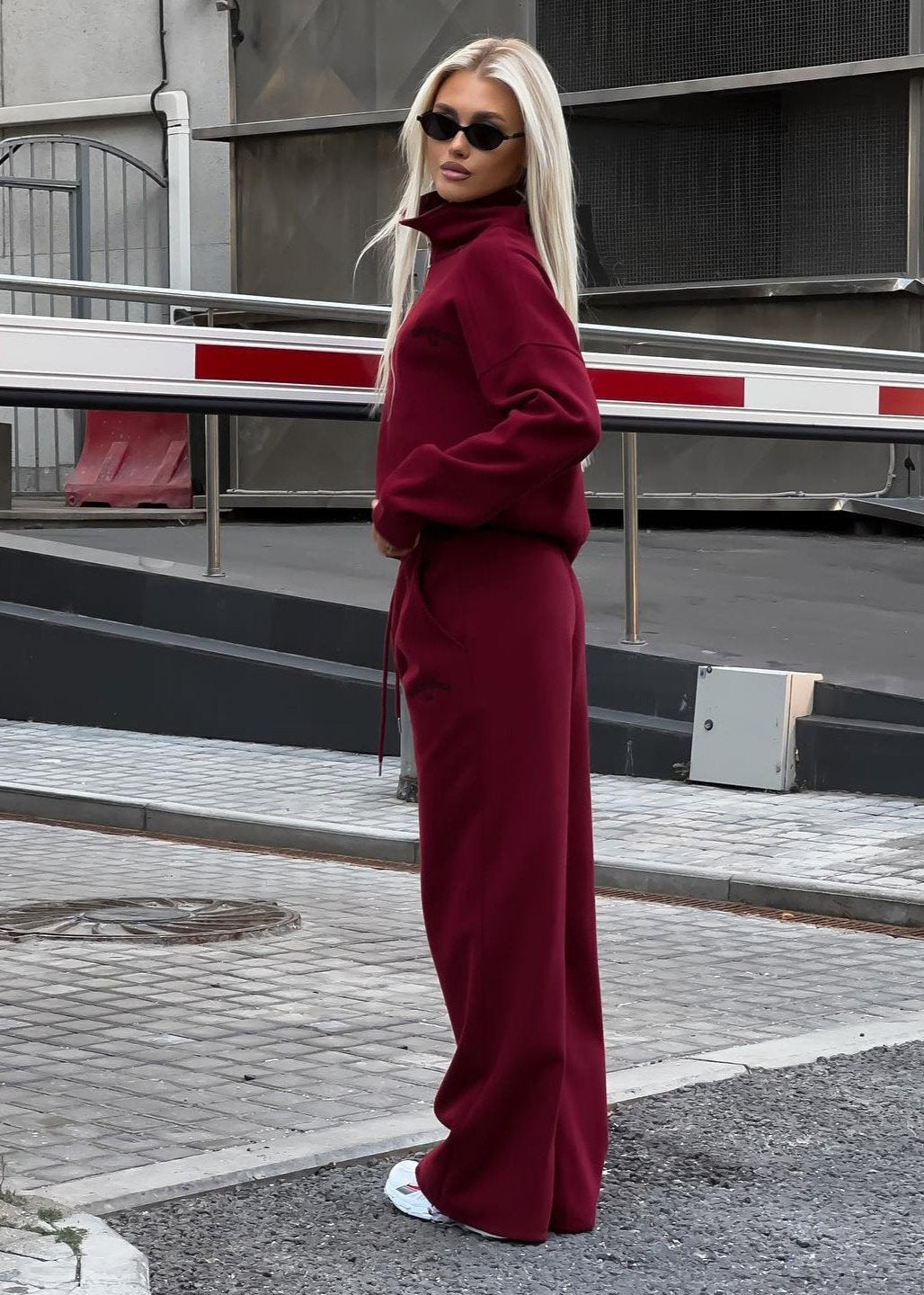 Zip Sweatshirt And Joggers Set In Burgundy
