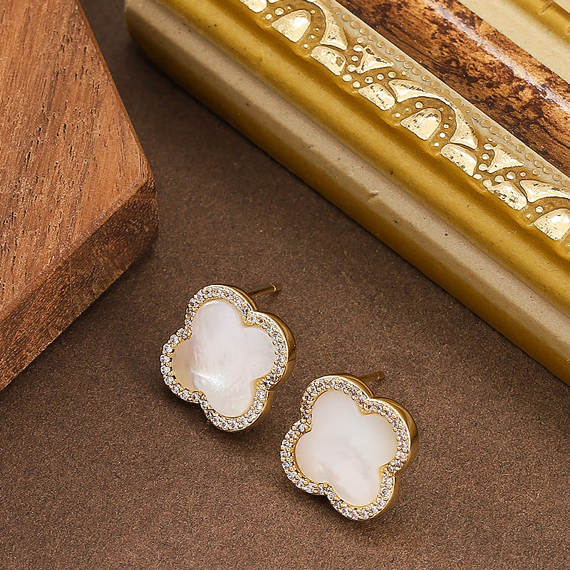 Elegant Clover Shell Earrings With Zirconia In Silver
