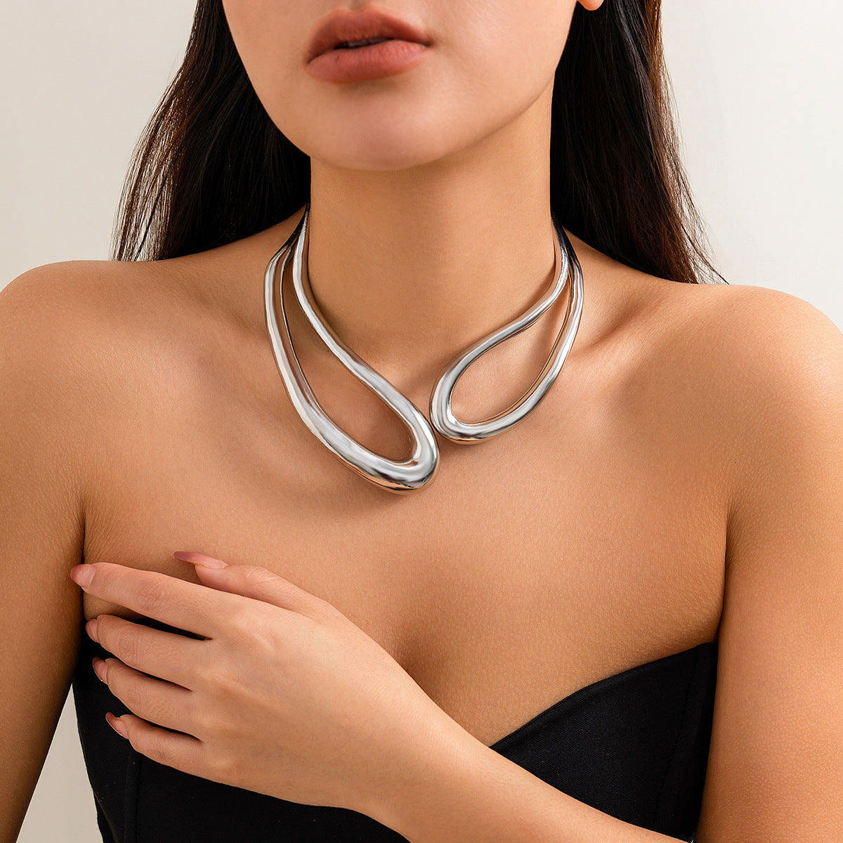 Choker Necklace With Geometric Design In Alloy For Fashionable Wear