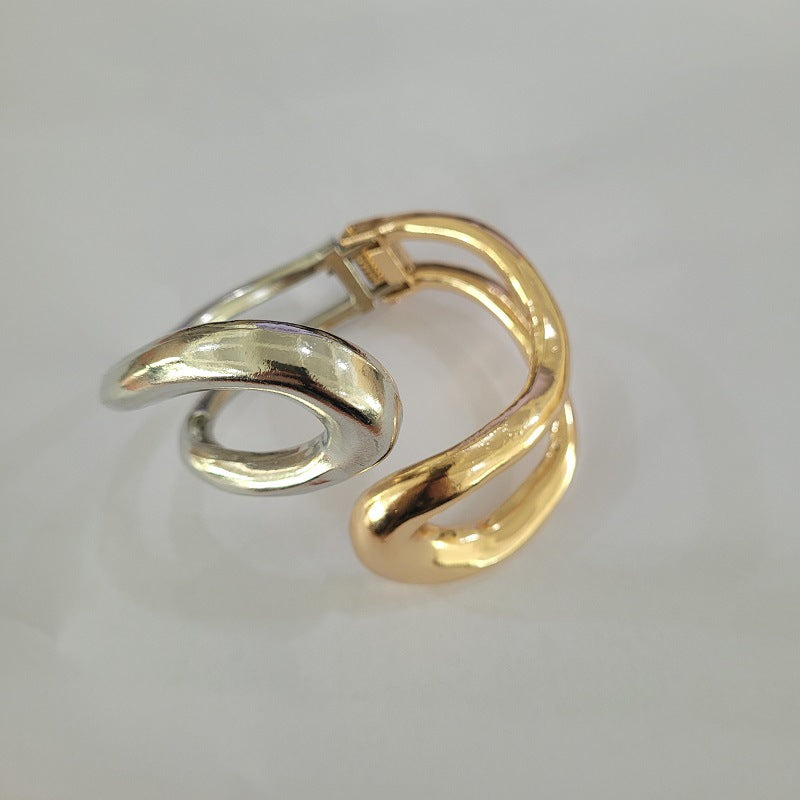 Choker Necklace With Geometric Design In Alloy For Fashionable Wear
