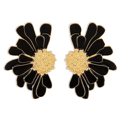 Vintage Alloy Floral Stud Earrings Women'S Temperament Textured Floral Earrings