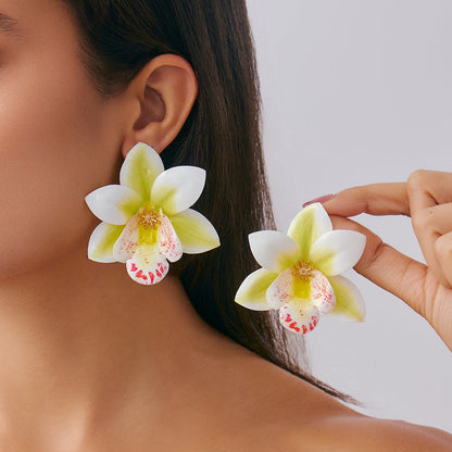 Flower Choker Necklace With Artisan-Style Fabric Design