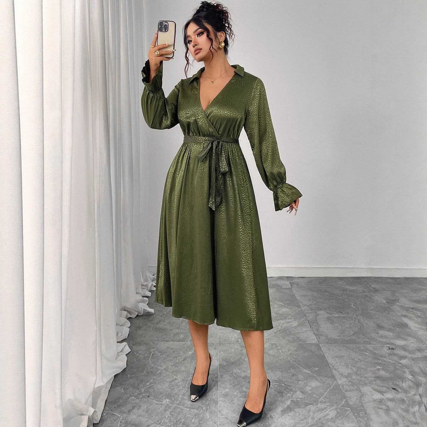 Elegant Vintage High-Waisted A-Line Dress with V-Neck