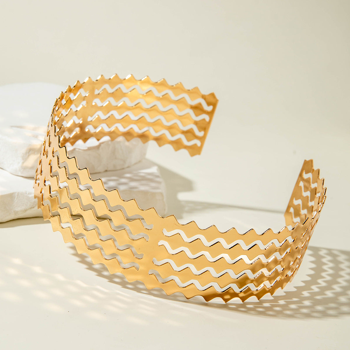 Trendy Geometric Metal Choker Necklace
