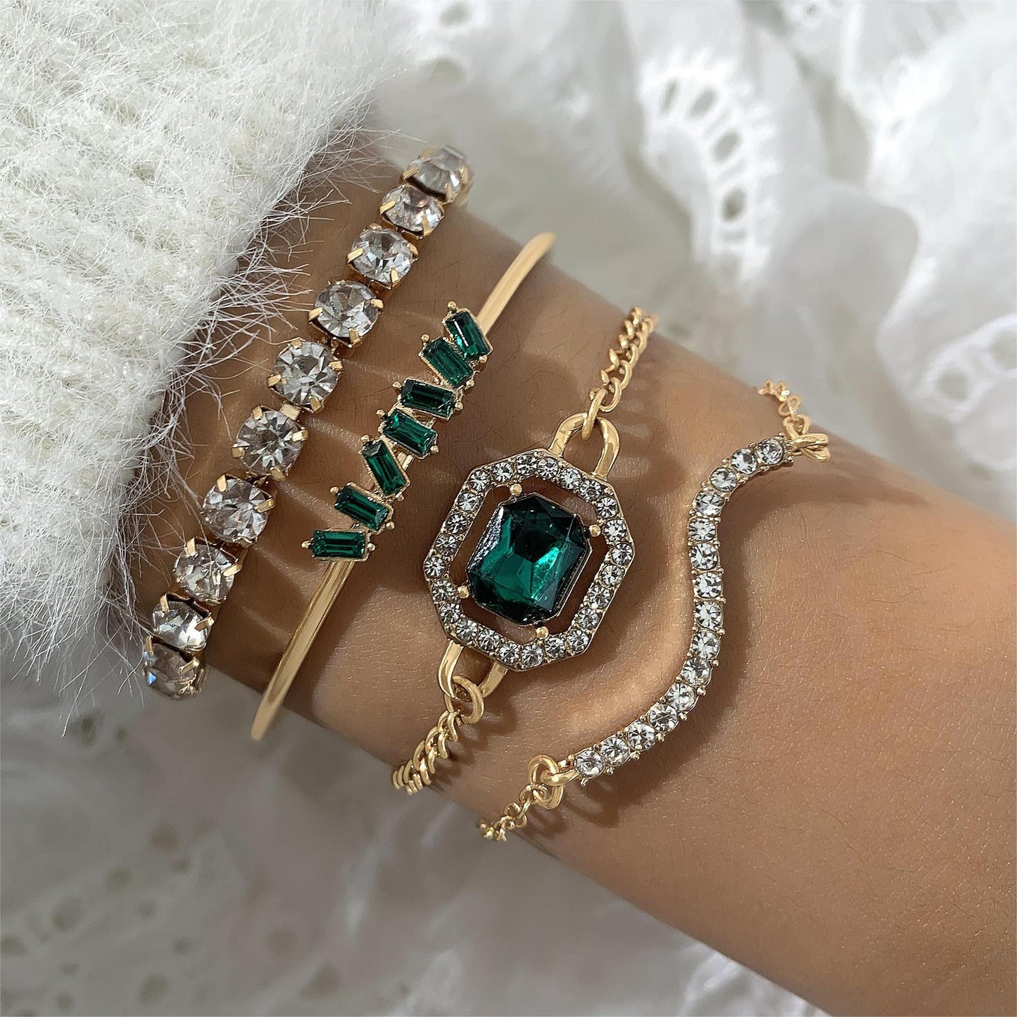 Heart-Shaped Emerald Gemstone Bracelet Set With Rhinestones